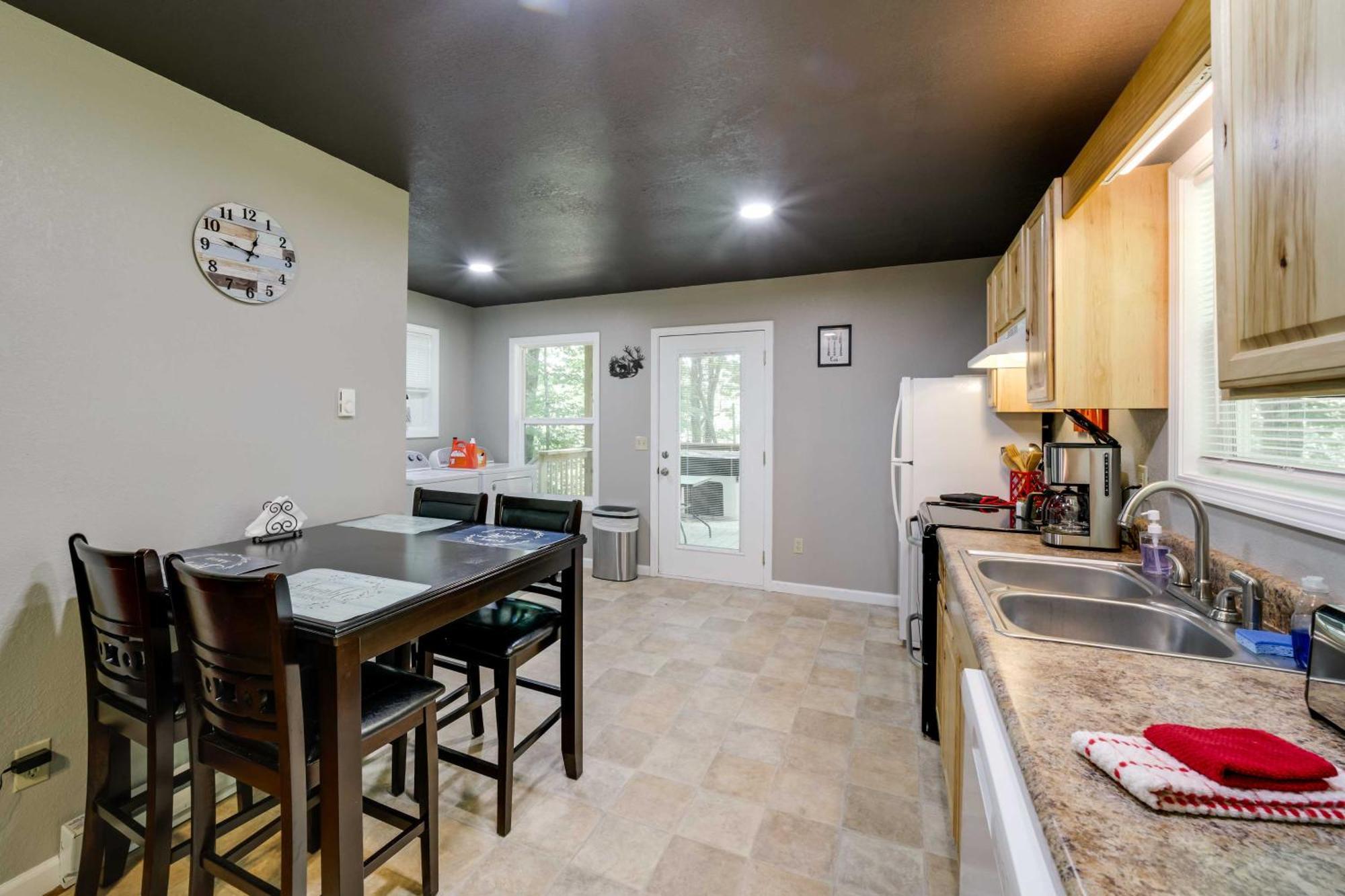 Cozy Whittier Cabin And Yard And Hot Tub, Pets Welcome Buitenkant foto