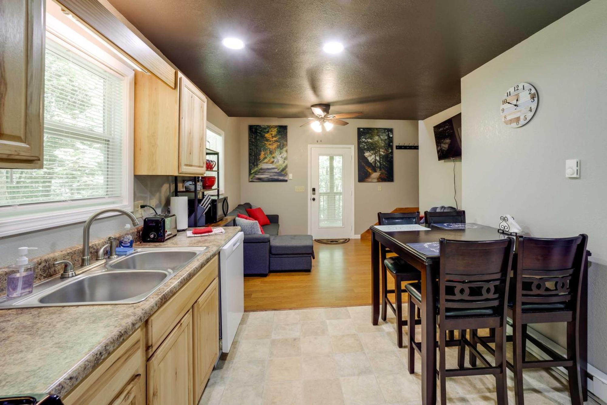 Cozy Whittier Cabin And Yard And Hot Tub, Pets Welcome Buitenkant foto
