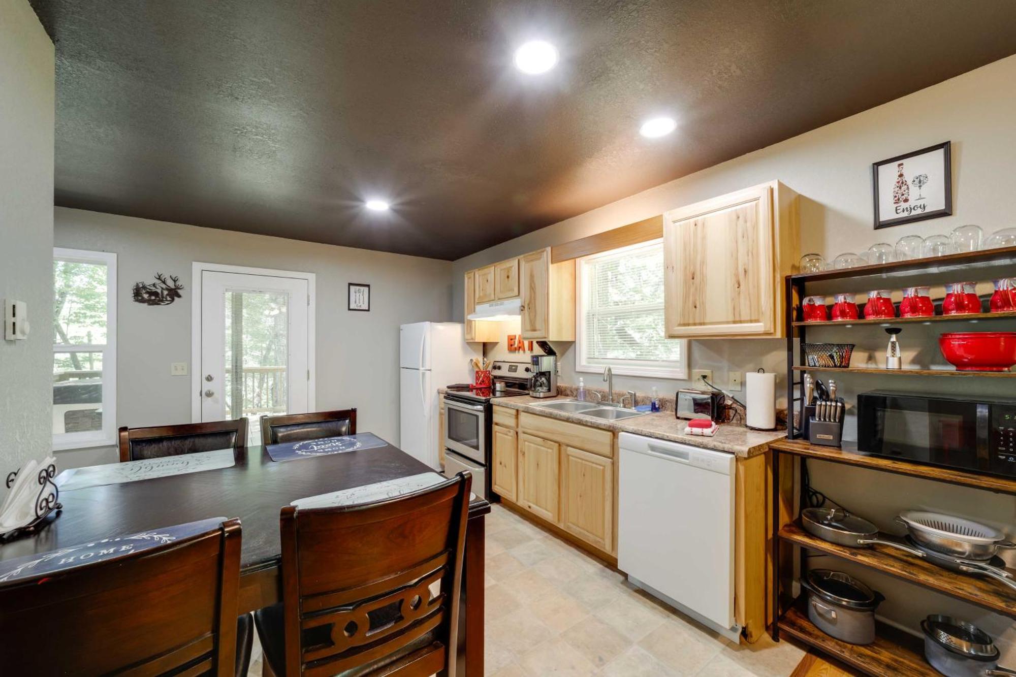 Cozy Whittier Cabin And Yard And Hot Tub, Pets Welcome Buitenkant foto